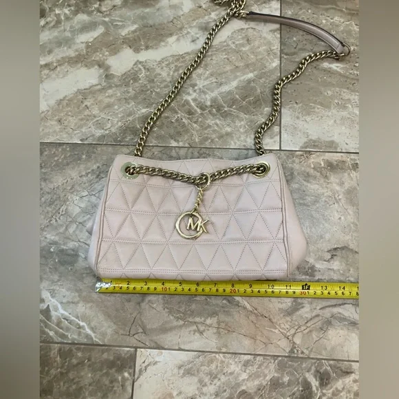Michael Kors pink Quilted Shoulder Bag with Gold Chain - Picture 2 of 5